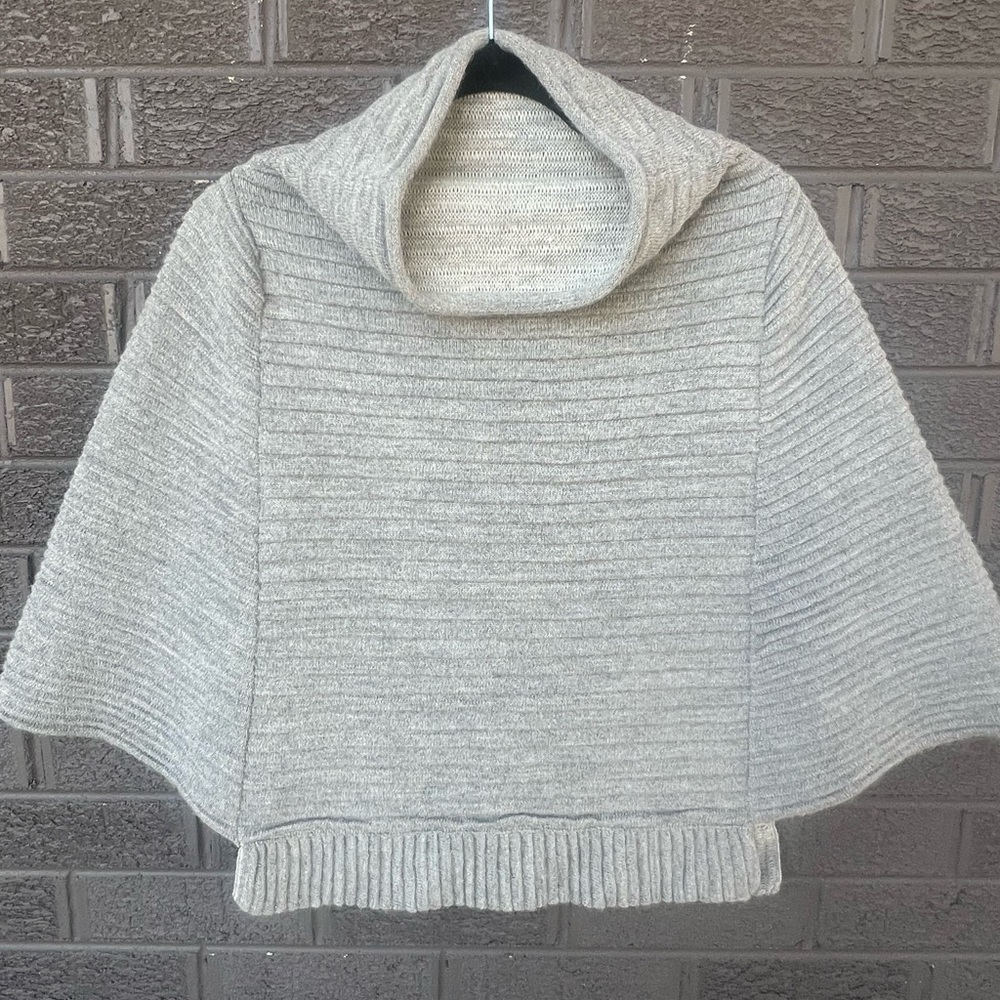 Sol Gray Women's poncho Sz M 100% baby alpaca.